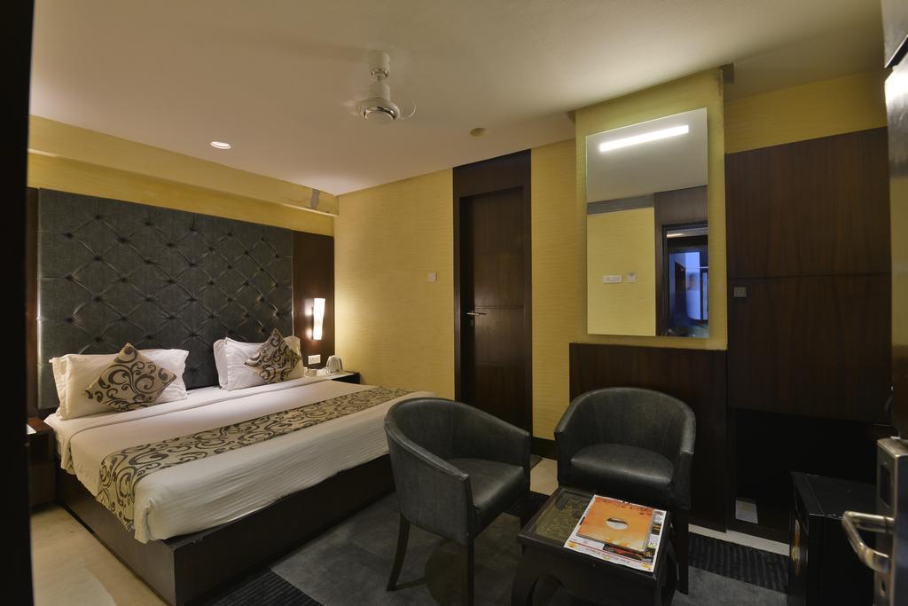 The Golden Oak Hotell Rāipur Eksteriør bilde