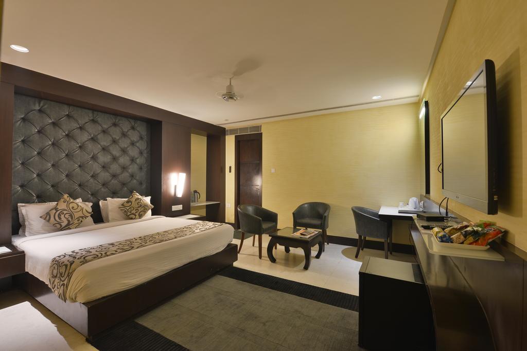 The Golden Oak Hotell Rāipur Eksteriør bilde