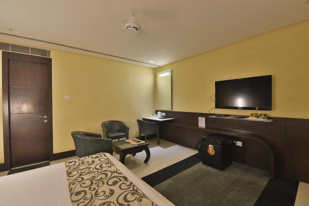 The Golden Oak Hotell Rāipur Eksteriør bilde