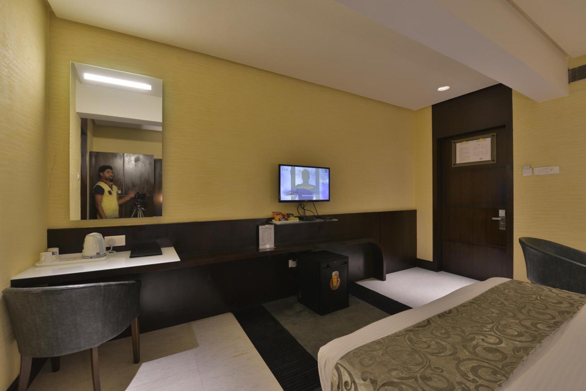 The Golden Oak Hotell Rāipur Eksteriør bilde
