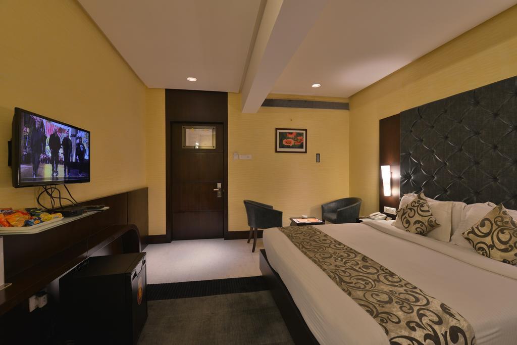 The Golden Oak Hotell Rāipur Eksteriør bilde
