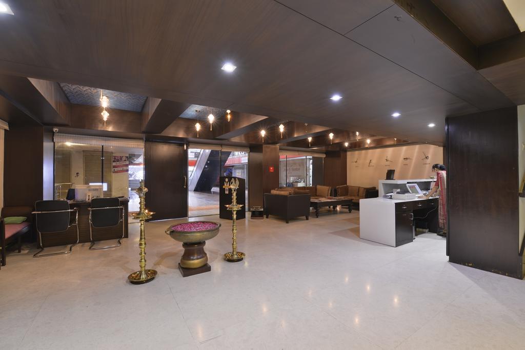 The Golden Oak Hotell Rāipur Eksteriør bilde