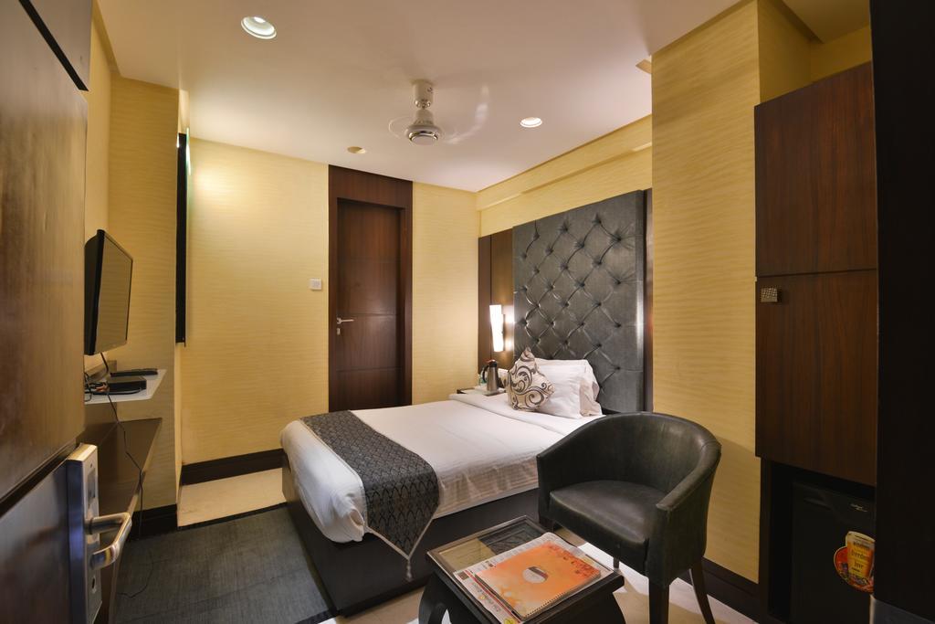 The Golden Oak Hotell Rāipur Eksteriør bilde