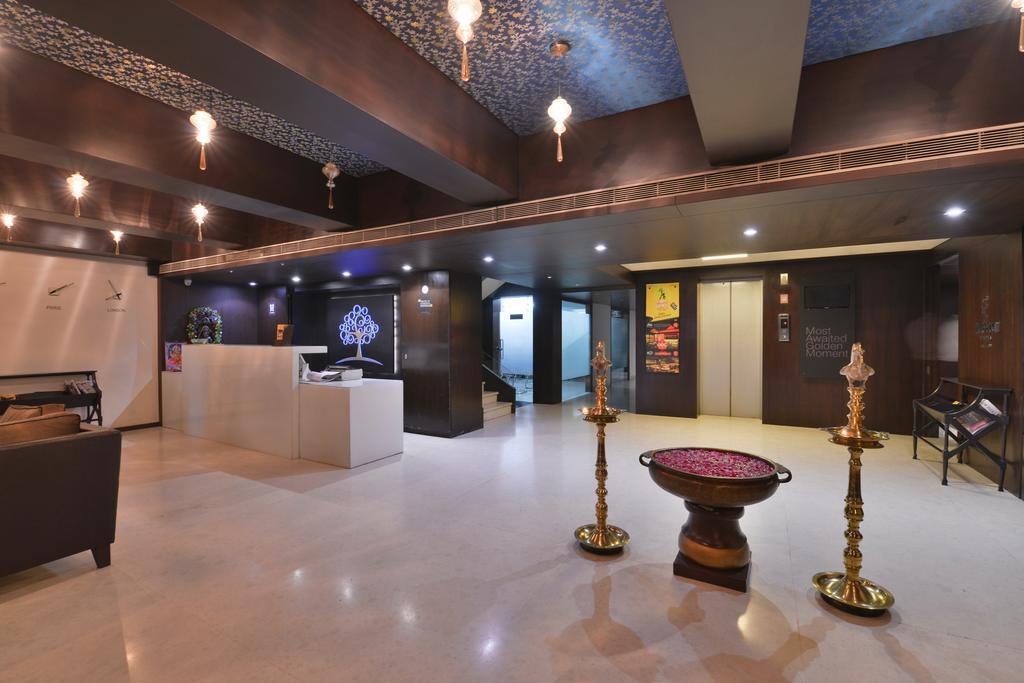 The Golden Oak Hotell Rāipur Eksteriør bilde