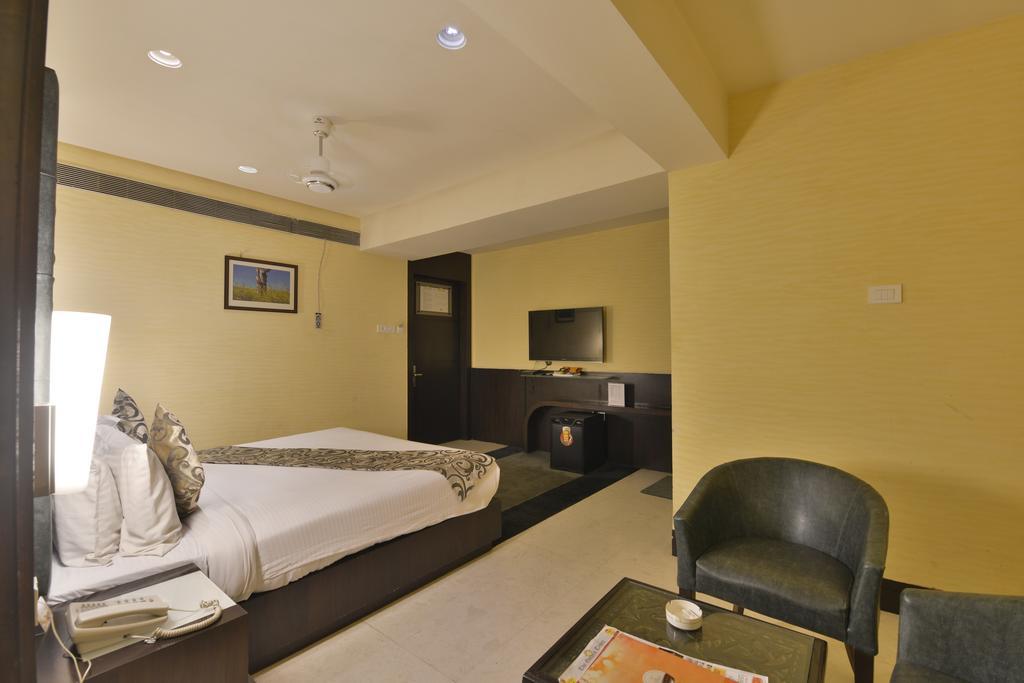 The Golden Oak Hotell Rāipur Eksteriør bilde