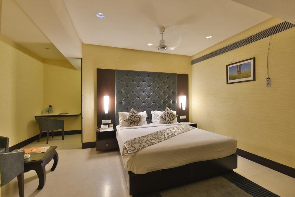 The Golden Oak Hotell Rāipur Eksteriør bilde